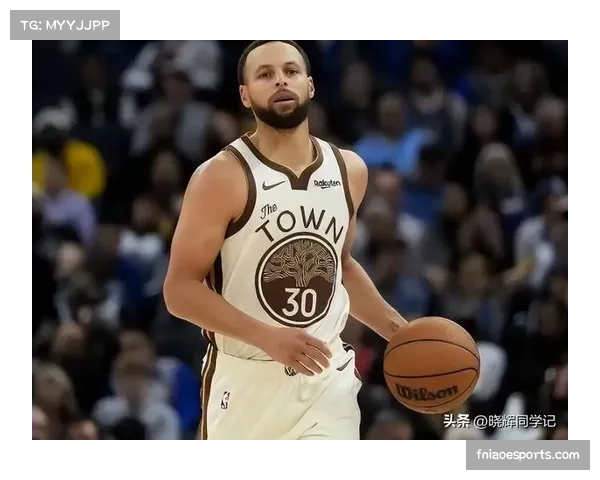 战术体系与球星特质深度契合,勇士无球掩护体系为库里创造空位 战术体系与球星特质深度契合,勇士无球掩护体系为库里创造空位