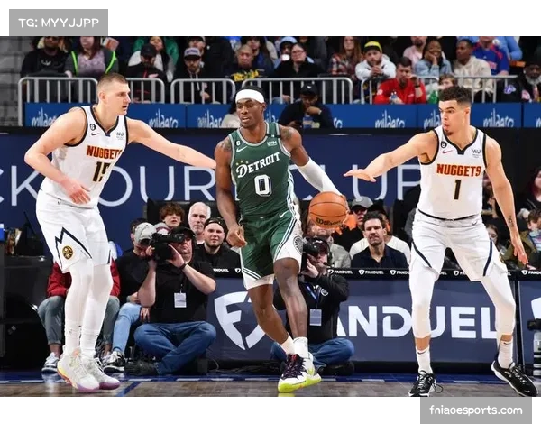 杰伦·杜伦活塞内线支柱表现稳定，本月场均22.5分展现年轻中锋潜力